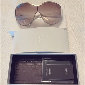 Authentic prada sunglasses 🕶
